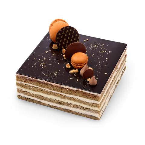 Opéra au sésame Sesame & hojicha cake - agnes b Cafe Fleuriste