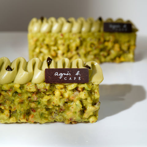 Lucie Pistachio sponge mini cake | agnès b. CAFÉ