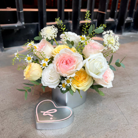 Flower arrangement in heart box workshop - agnes b. Fleuriste
