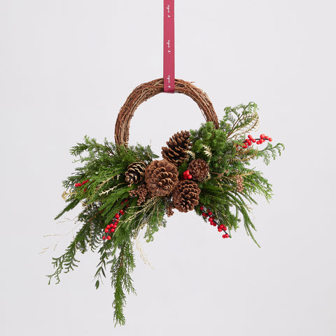 Aliénor  Fresh Hand-Crafted Christmas Wreath - agnes b. Fleuriste