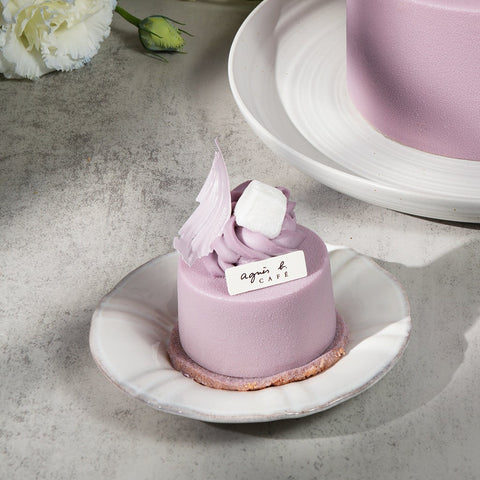 Violette Dajia taro sponge mini cake | agnès b. CAFÉ