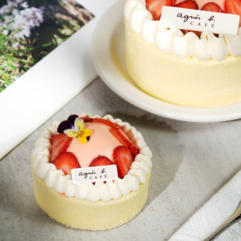 Fleur Strawberry and vanilla crème brûlée mini cake | agnès b. CAFÉ