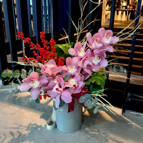 Valérie fresh flower arrangement - agnes b Cafe Fleuriste